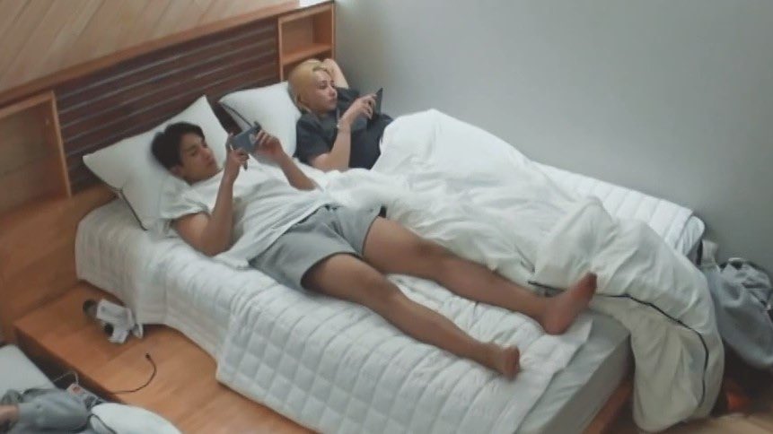 cheolhanglazer's tweet image. *I will start 2026 productively*

me on january 1st: