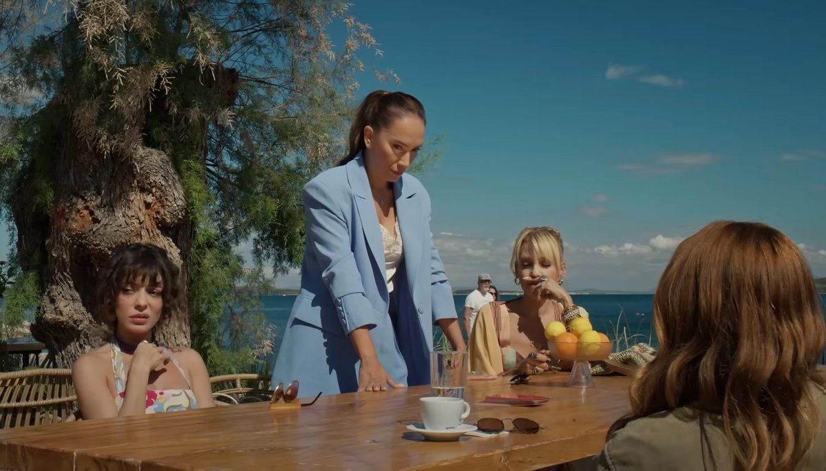 bakın çabuk bu twitin altına dörtlü görseller atın herkes de birbirine rt yapsın yoksa sizi güneyi boğduğum gibi boğabilirim allahtan leman var da beni tutuyor ona dua edin

BenLeman DisneyPlusta