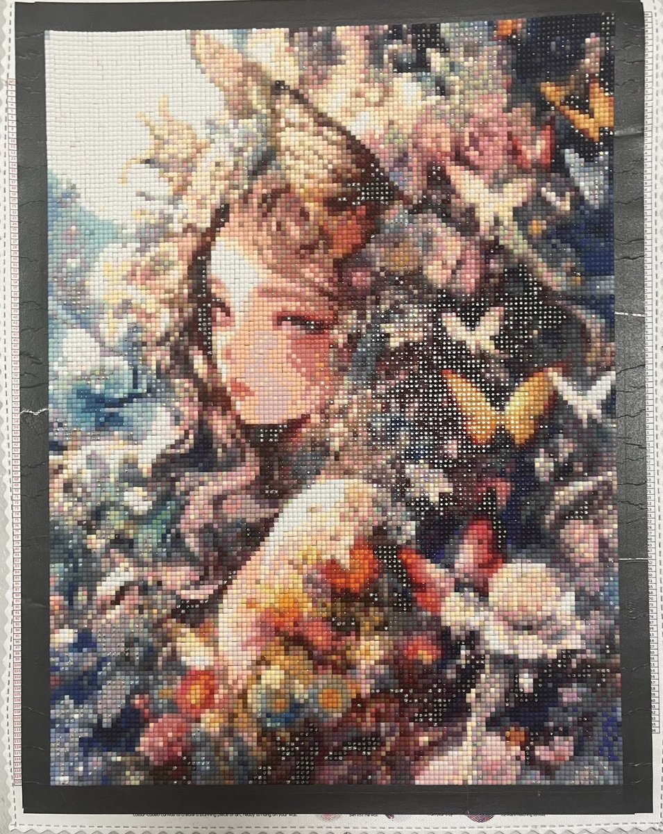 F7kx02's tweet photo. 6作品目💎

size : 30cm ×40cm 
Color :120色（AB2色、FB3色）
Shop :  不明

初の120色✨そして人物✨
色変えが多く時間がかかった印象です😭
とんがりビーズも何色か入っていて、
色数が多いからか更に絵が綺麗で楽しかったです☺︎
 #ダイヤモンドアート https://t.co/16TMCUxz2n