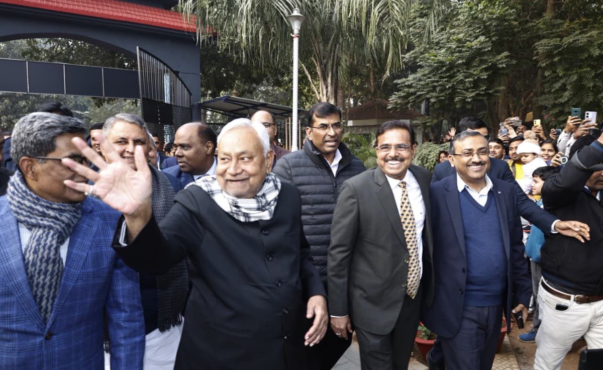 नववर्ष 2026 के पहले दिन पटना शहर के विभिन्न इलाकों का भ्रमण किया। इस दौरान जे॰पी॰ गंगा पथ तथा राजधानी वाटिका (ईको पार्क) में भ्रमण कर वहां लोगों का अभिवादन स्वीकार किया तथा उन्हें भी नववर्ष की बधाई एवं शुभकामनाएं दीं।