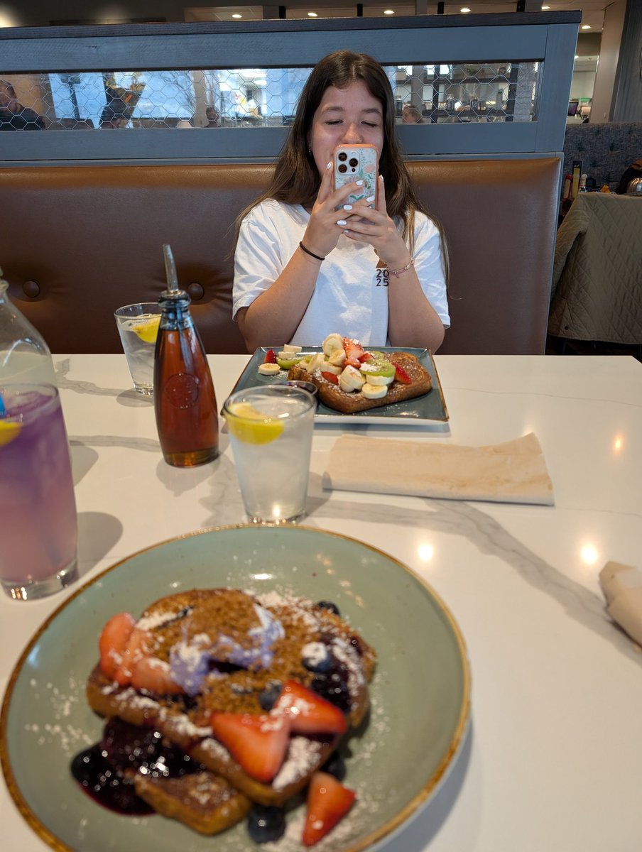 brittany | creating ☀️💋 tweet media