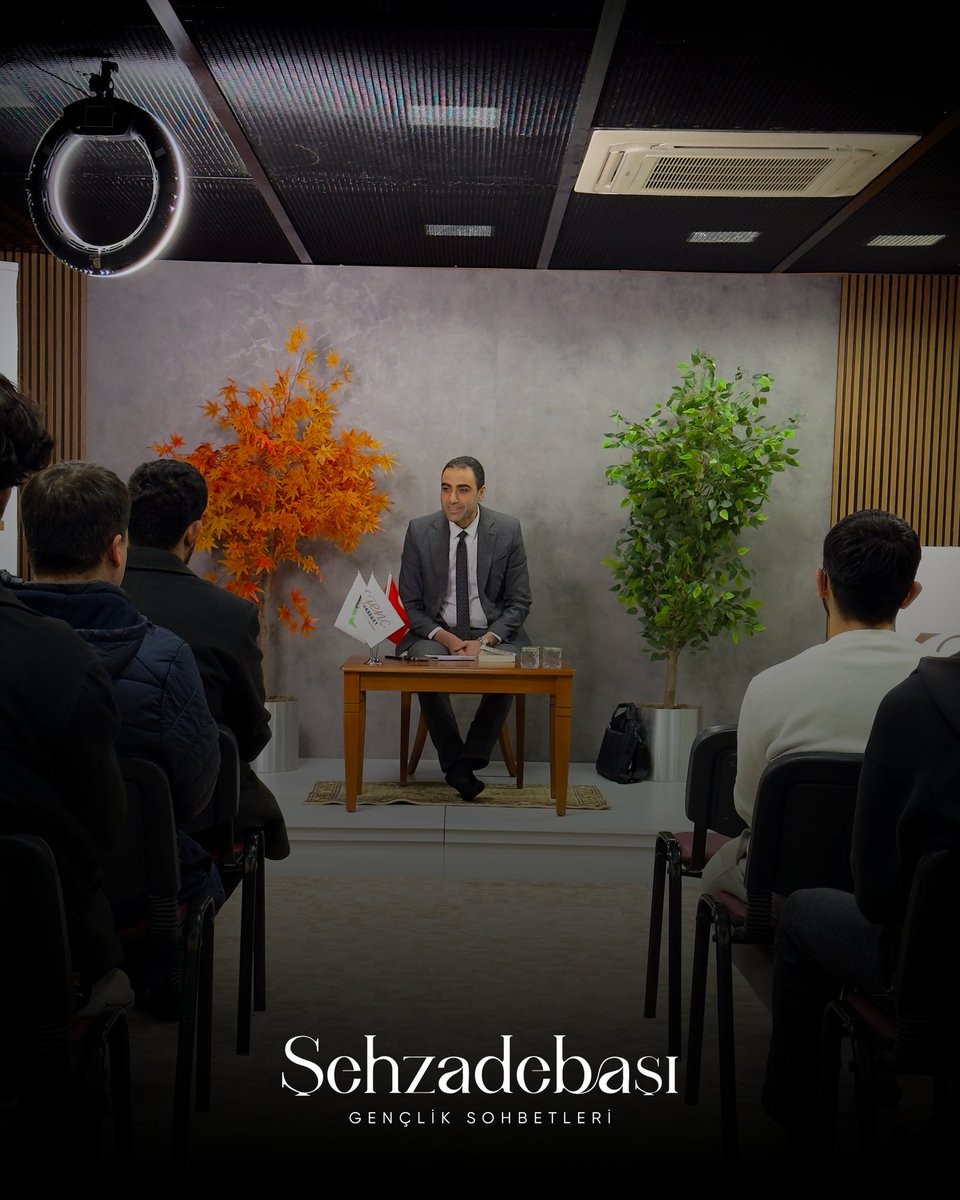 Şehzadebaşı Gençlik Sohbetleri'nde bu hafta konuğumuz Abdurrahman Alfarra idi. Kendisiyle, Osmanlı’nın son döneminden başlayarak Siyonist oluşumun devletleşme sürecini ve bu süreçte rol oynayan istihbarat örgütlerini detaylıca ele aldık.