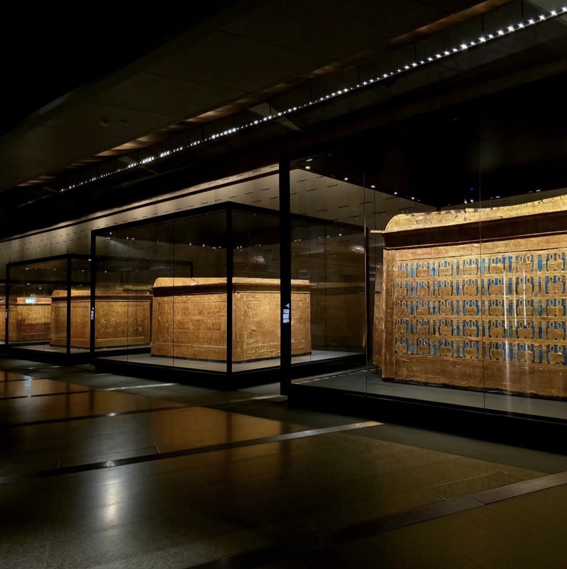 Thierry Henry profite de sa fin d’année pour visiter l’Égypte ! 🇫🇷🤩

« Quelle façon de terminer l’année. Merci à l’Égypte pour ce séjour inoubliable, et à notre guide, Khaled. Des souvenirs incroyables avec la famille et les amis ! » 💬📲