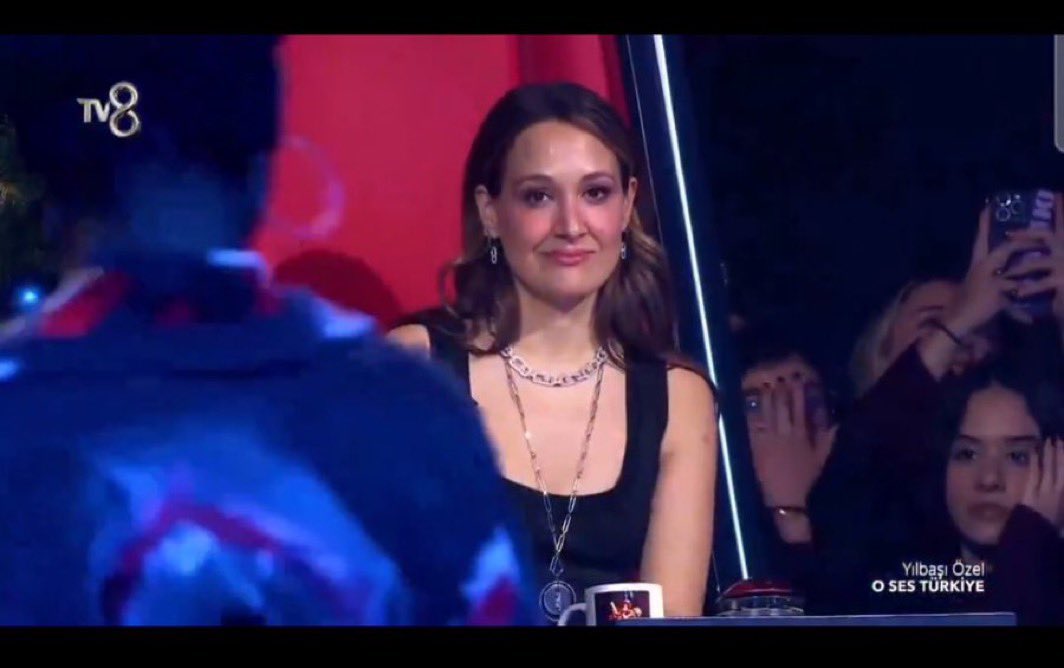 Metroda kalabalık liseli bir grubun içine düşen biz