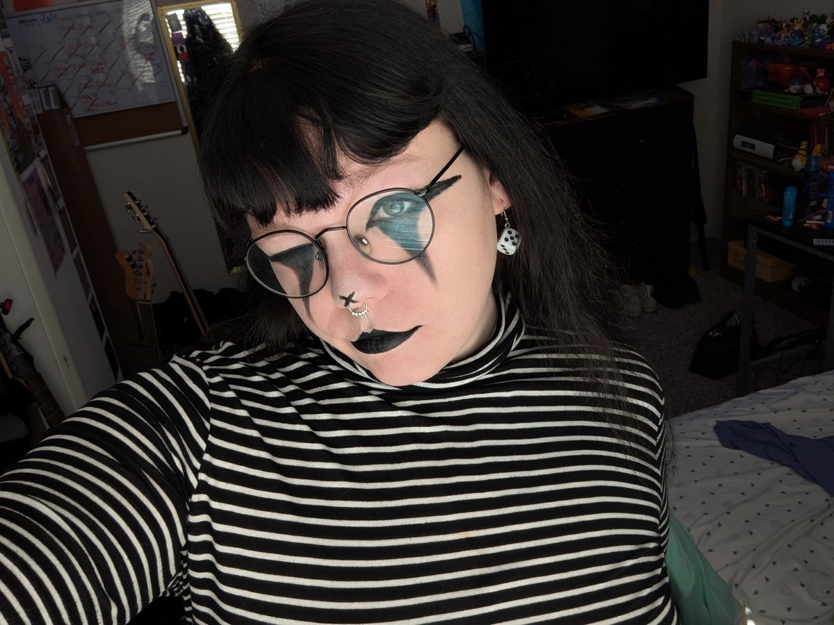 #nsfwtwt new pinned for 1k!   
♡ hi im bunny ! :3
♡ she/it
♡ femme alt transgirl 
♡ pansexual
♡ kinky + sex positive!
♡ $5 bunnyfans💙🤍
♡ like and retweet if you wanna be moots !!!