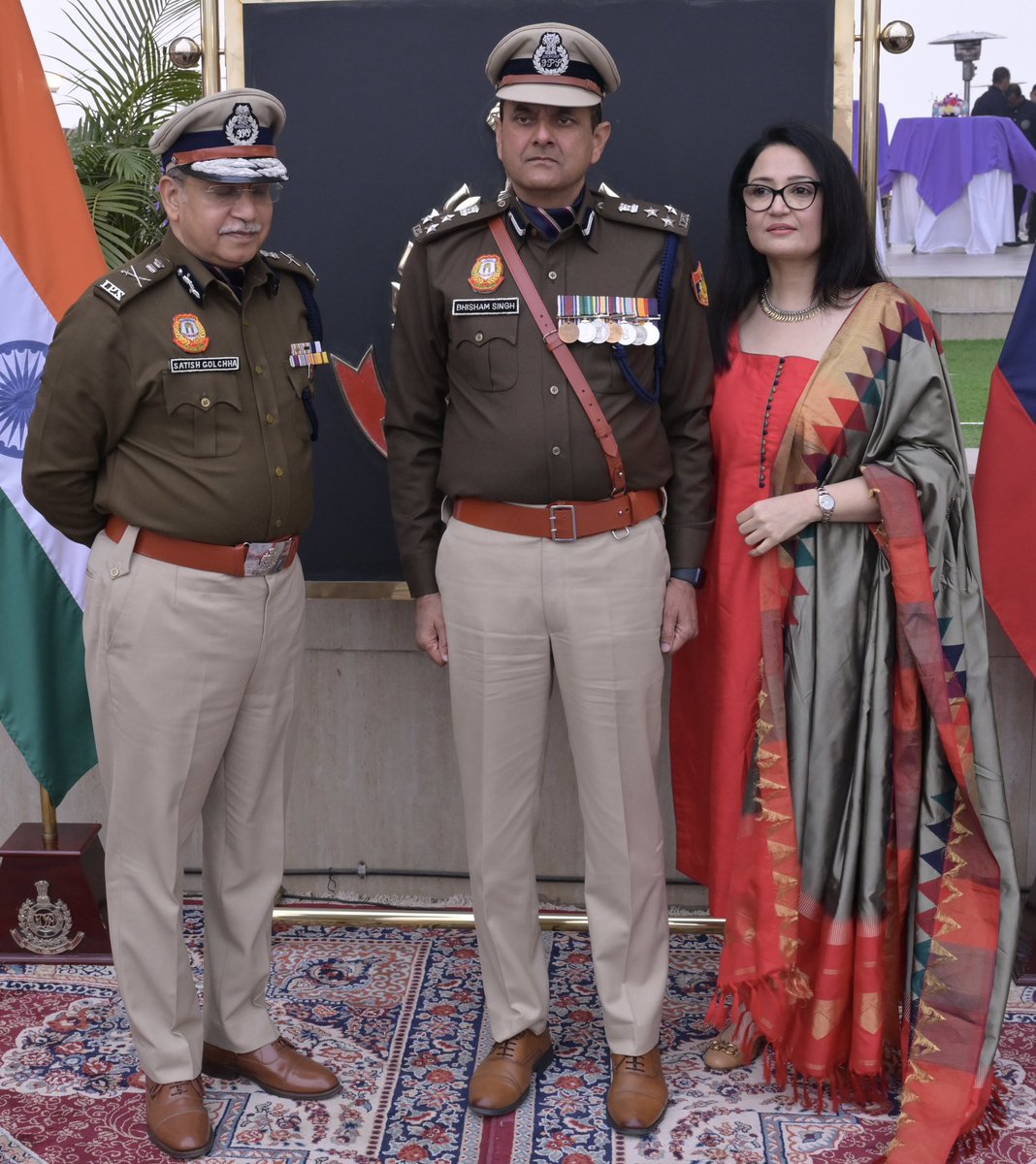 BhishamSinghIPS's tweet photo. Pipping Ceremony at Police Headquarters today by CP Delhi Sir for newly promoted officers. I would like to express my  heartfelt gratitude to all my family members, friends &amp; colleagues for their unwavering support and to my seniors for their constant guidance. https://t.co/IOEhexchIv