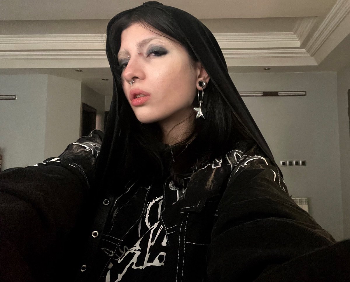leano (@leanthecrybaby) on Twitter photo 