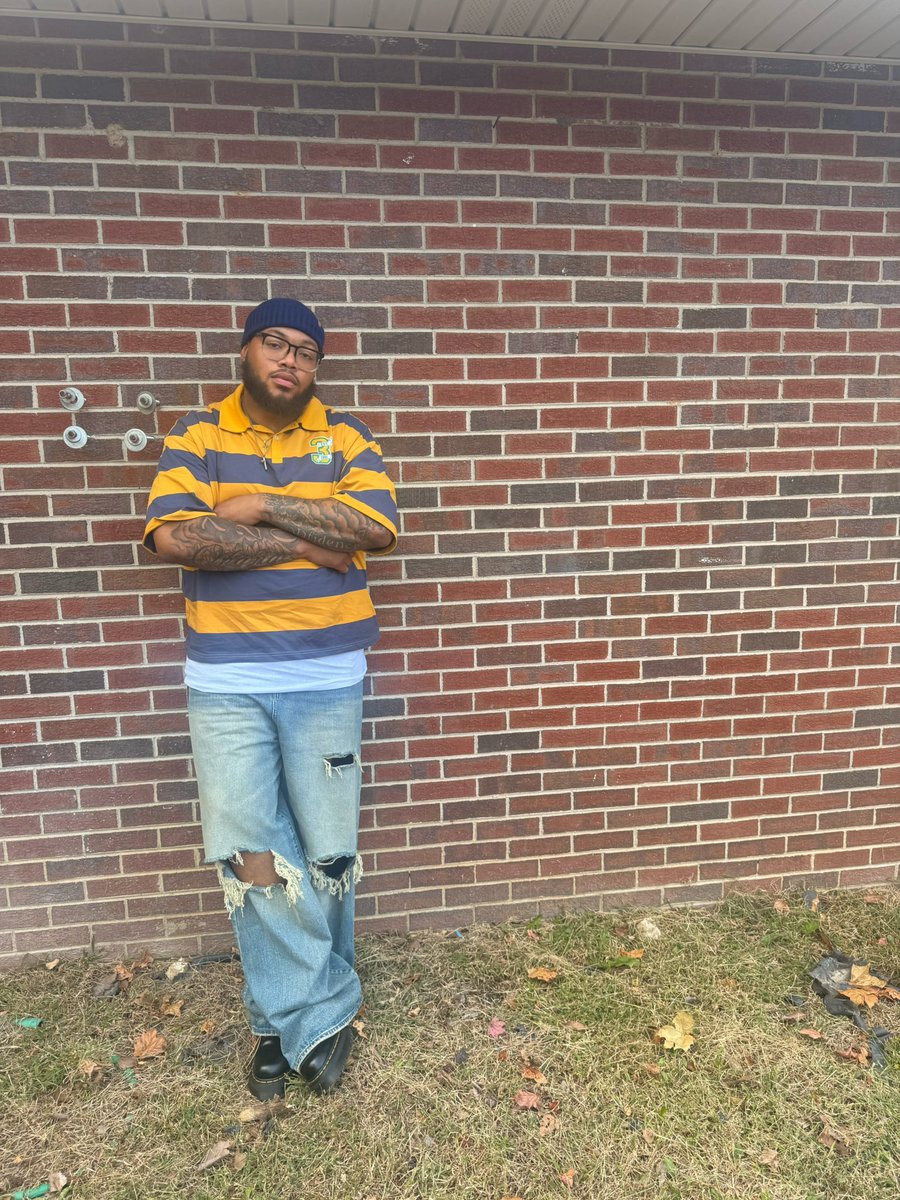 FettyZy's tweet photo. “I messed up the room..i had dirt up on my shoes ♾️” https://t.co/76HkUAp0JR