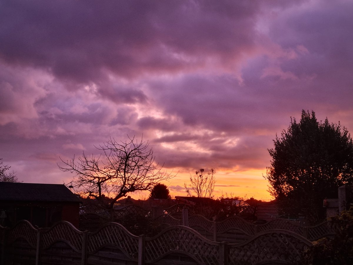 Met Office tweet media