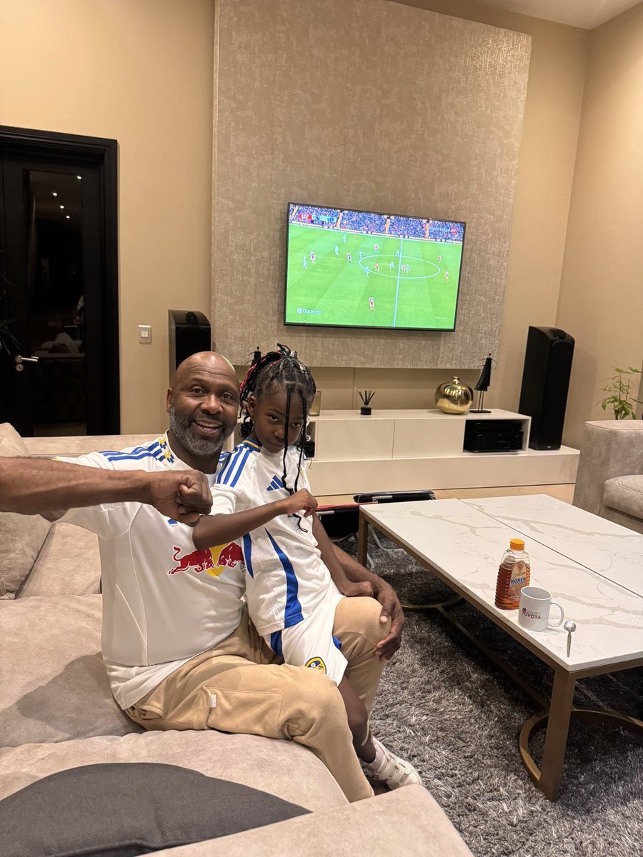 Lucas Radebe tweet media