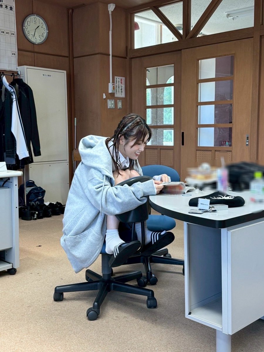 yoooutopia's tweet photo. 𝙷𝙰𝙿𝙿𝚈 𝙽𝙴𝚆 𝚈𝙴𝙰𝚁🪽

ソロとしても、Aoooのメンバーとしても、目の前のことに丁寧に取り組んで、自らの世界をぐっと広げる年にしたいです。
そして、新たな景色をみなさんと共有できますように...！

改めて、本年もよろしくお願いいたします🐎 https://t.co/7q6G7CaEL1