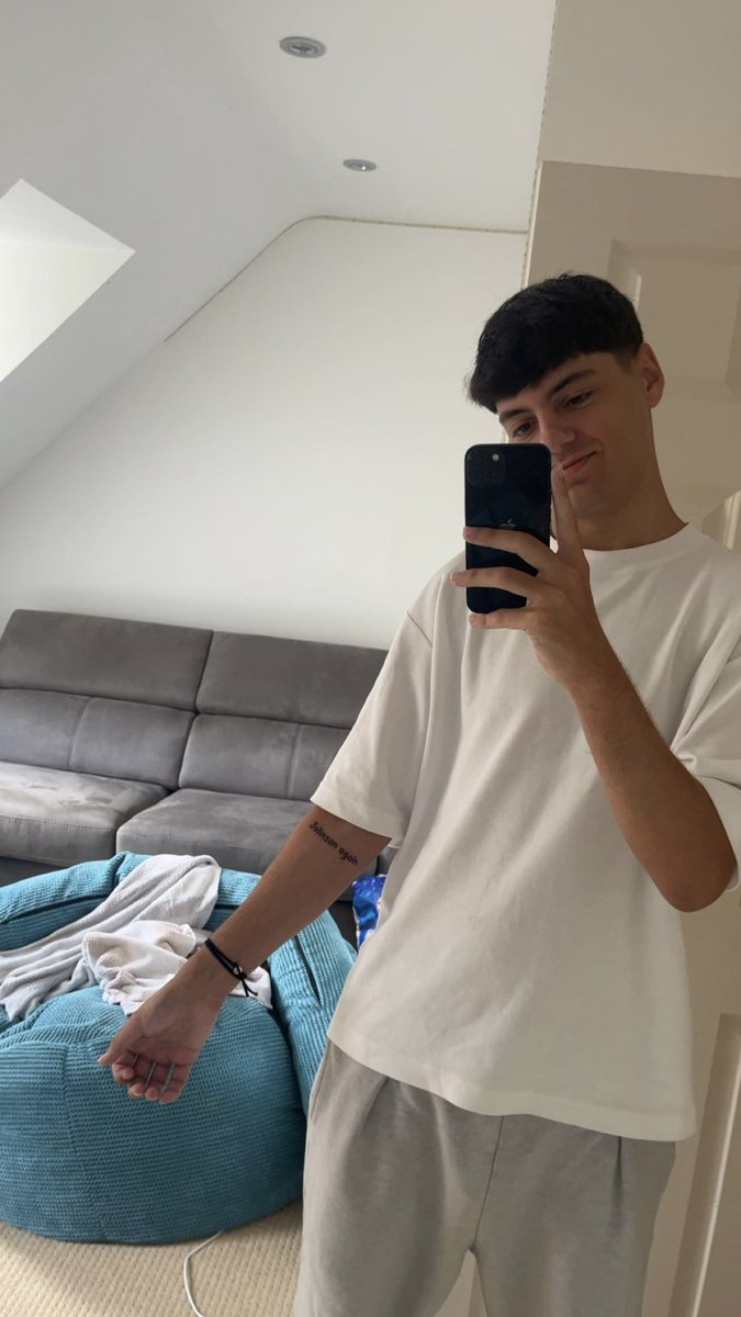 5GotNext_'s tweet photo. @FabrizioRomano well this is awkward https://t.co/9U9QpgucNX