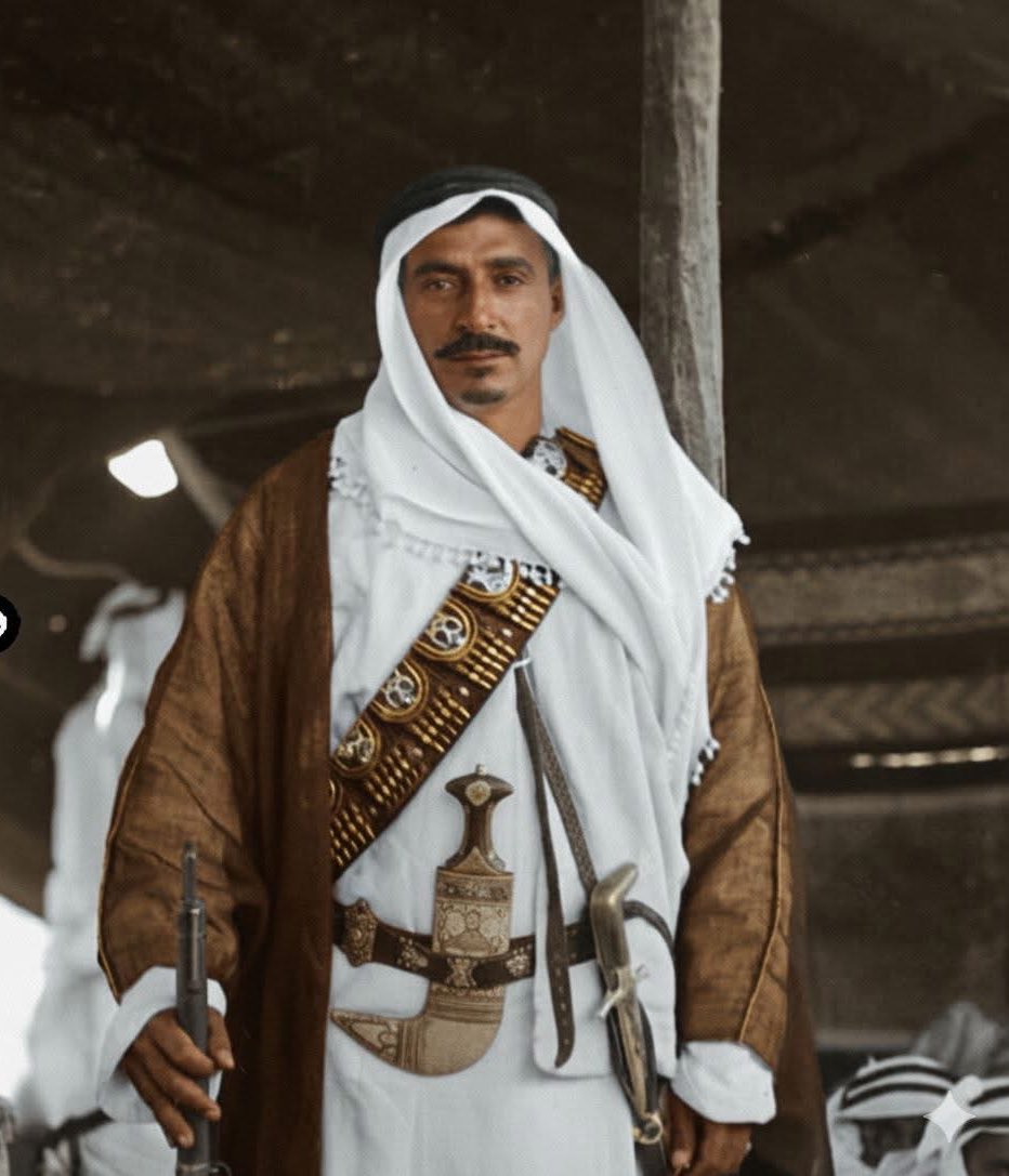 kadooj_25's tweet photo. "قبائل عمّان 🇯🇴"

اللباس التاريخي والقضاضة  البيضاء المزهوة بالهدب والمحزم والخنجـر وسيف 
هيبة من الخارج ونفوس كالجبال من الداخل

الصُورة للشيخ ماجد العدوان رحمـه الله. https://t.co/4LoMiWt9ev