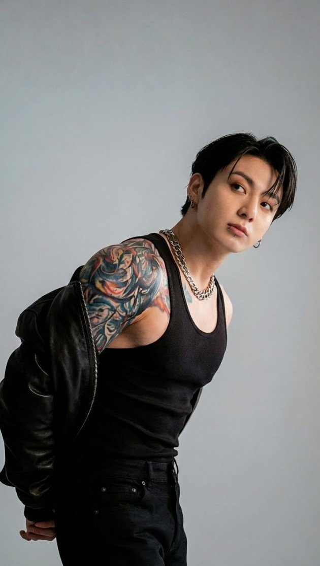 Her şeyi bırakıp seninle şehirler arası yolda çılgınca şarkı söyleyip delicesine aşk yaşadığımız o evren