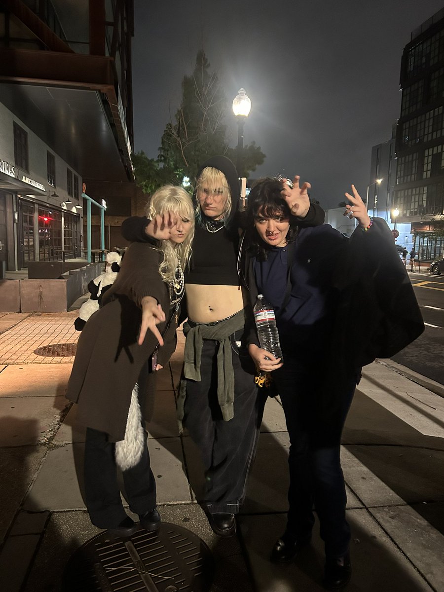 april ⚢ tweet media