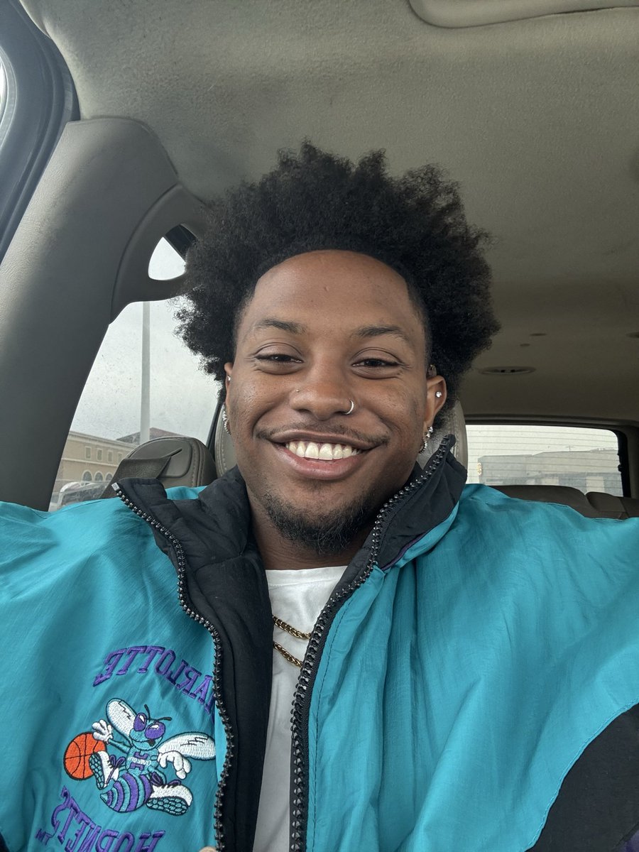 anazjae💰 tweet media