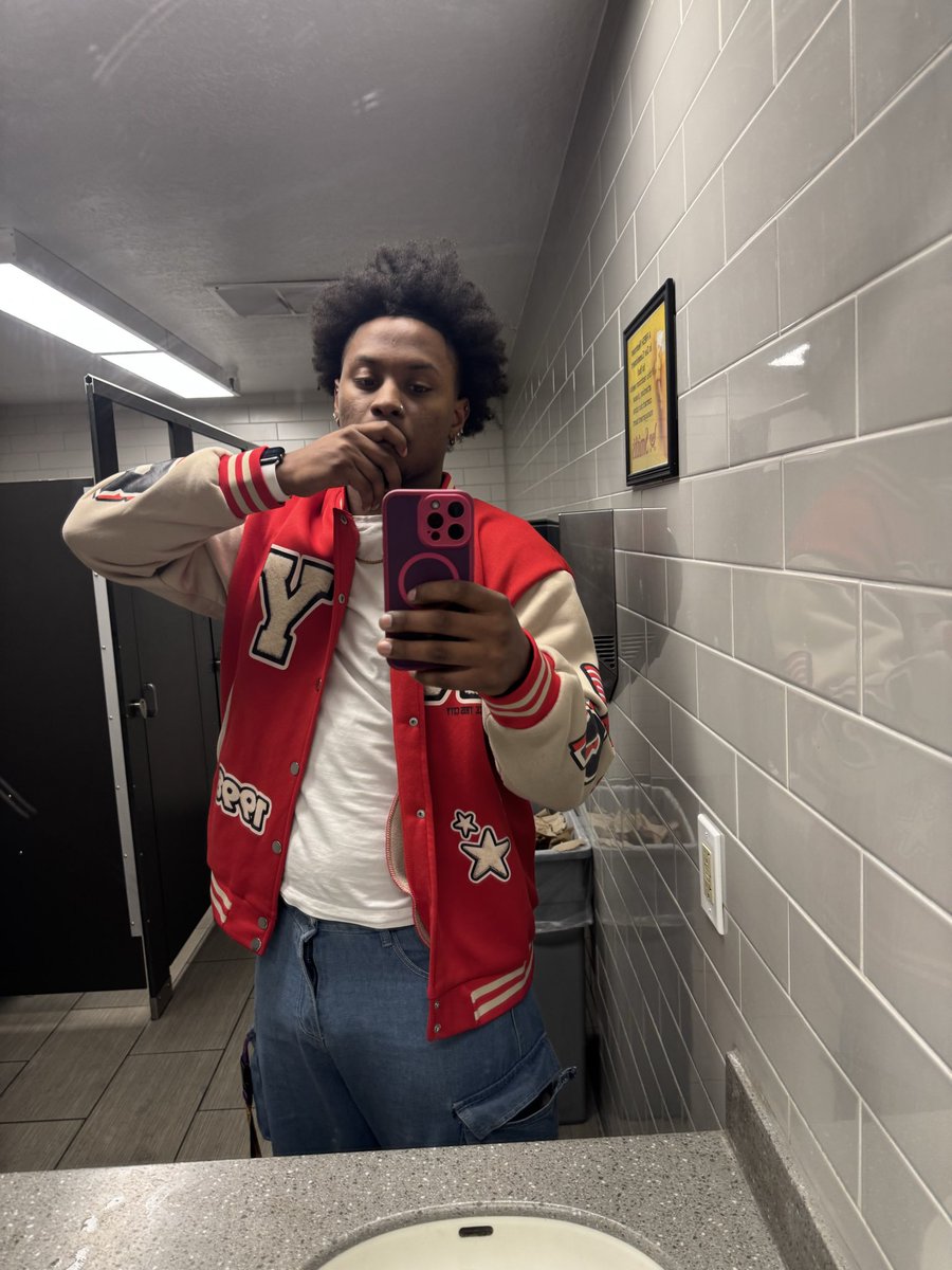 anazjae💰 tweet media