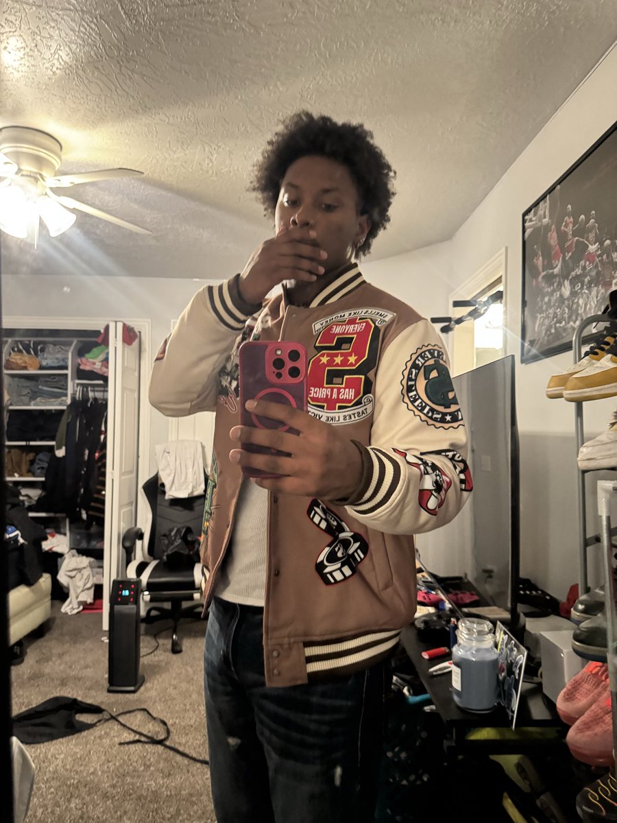 anazjae💰 tweet media