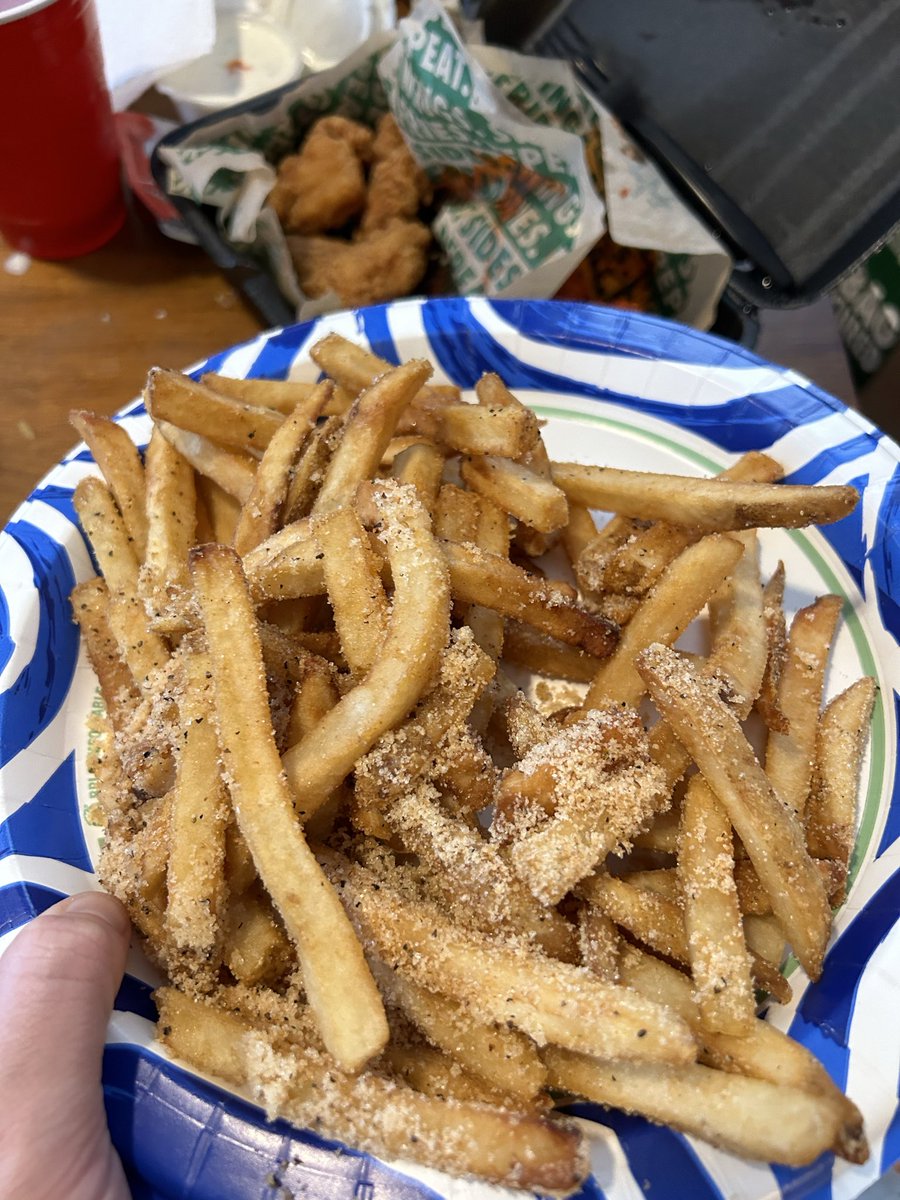 Volperrs's tweet photo. @wingstop  are you trying to give me a heart attack? https://t.co/CEi6Tp0NsQ