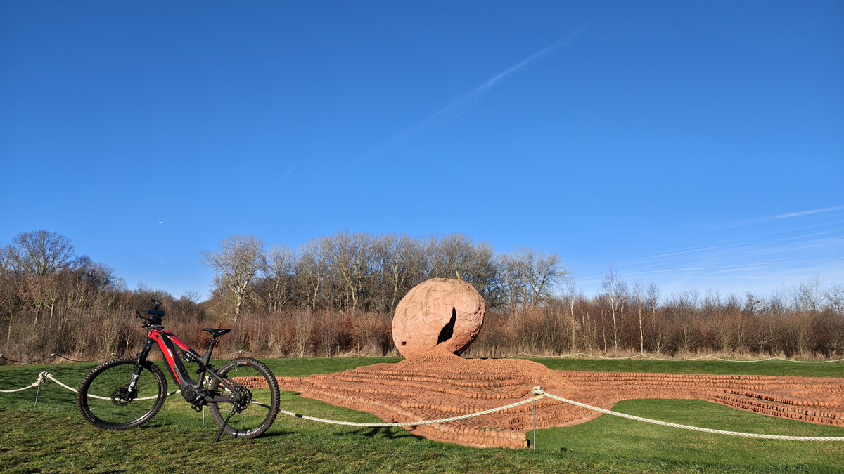 The Christmas 🎄 period is a good time to visit the Great War battlefields in 🇧🇪 #WW1 #InFlandersFields. By bicycle, of course: <a href="/CWGC/">Commonwealth War Graves</a> Tyne Cot cemetery in Zonnebeke, RE Grave Railway Wood on Bellewaerde Ridge, Hill 62 near Sanctuary Wood, and ComingWorldRememberMe at Palingbeek.