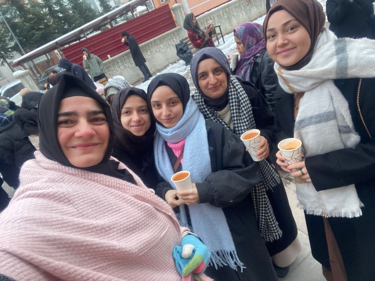 Fatma Aliye Hanım Yurt Müdürlüğü olarak, öğrencilerimizle birlikte Sabah Namazı Etkinliğimizi gerçekleştirdik.
Manevi atmosferiyle gönüllerimize huzur veren bu anlamlı buluşmada; birlik, beraberlik ve paylaşma duygularını hep birlikte yaşadık.