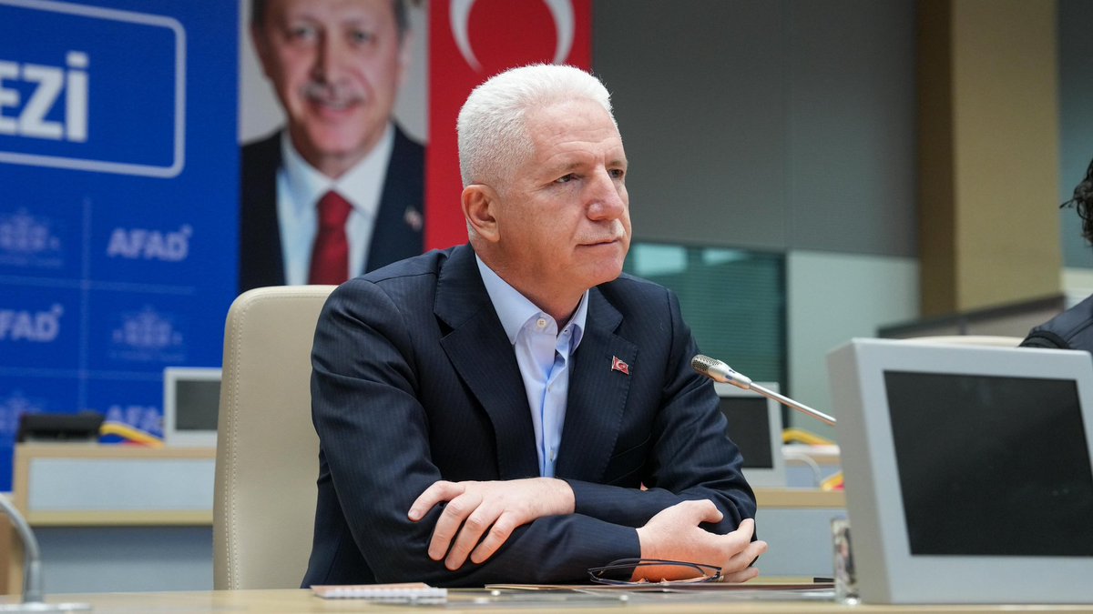 Arnavutkoy_K's tweet image. Sayın Valimiz Davut Gül, İstanbul İl Afet ve Acil Durum Müdürlüğü’nde, İstanbul’da etkili olan kar yağışı ile mücadele çalışmalarını takip etti.

Sayın Vali Gül, ilimizde yürütülen karla mücadele çalışmalarına ilişkin Vali Yardımcımız ve Arnavutköy Kaymakamı Mahmut Hersanlıoğlu…