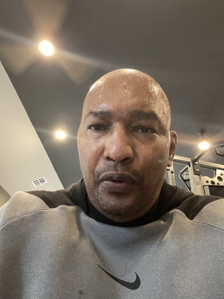 dashoeplug706's tweet photo. #ThursdayWorkout https://t.co/4aeu0ptMos