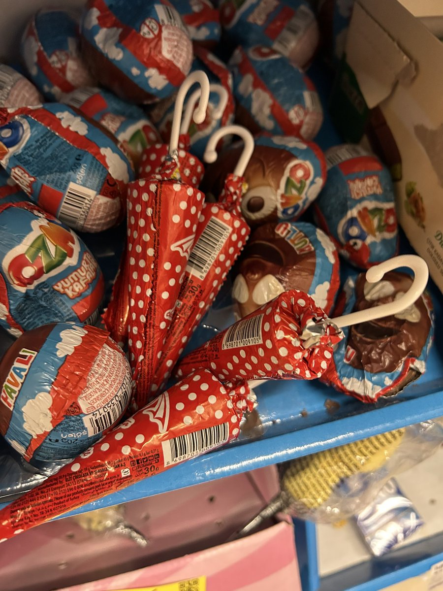 スーパー行ったら、不二家のパラソルチョコレートぽいのが売ってたよ