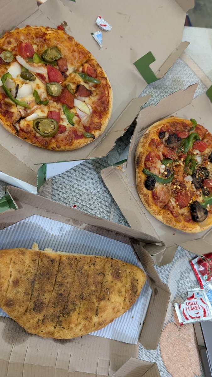 isolatedanupam's tweet photo. @dominos_india ordered pizza yesterday, after 1 hours I had to visit outlet to pick order look at this. This is worst experience I had to throw this to garbage 

#worstfood https://t.co/z8vy9ZNhAG