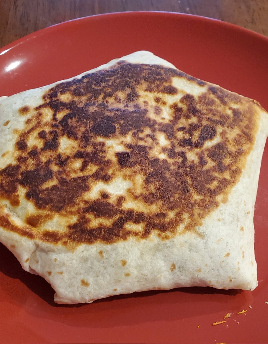 TheManlet_King's tweet image. I just make my own Tacobell now. So for like $3 I get an overstuffed Crunchwrap Supreme.