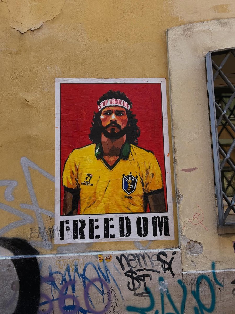 A mural of the revolutionary footballer Sócrates.