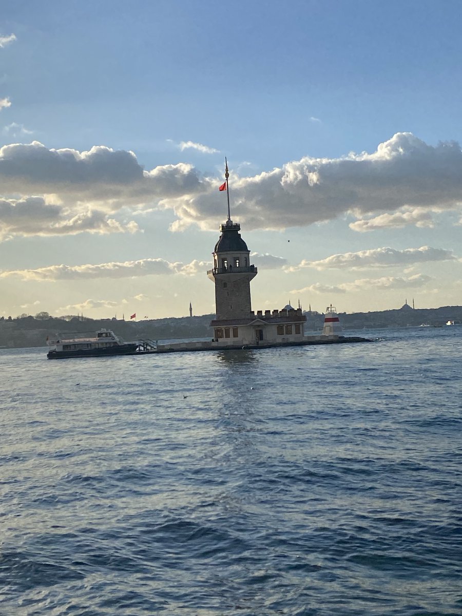 OzkanTogram's tweet photo. Diğerleri şehir, sen şiirsin İstanbul.. #KızKulesi https://t.co/02ZhZBAfcw