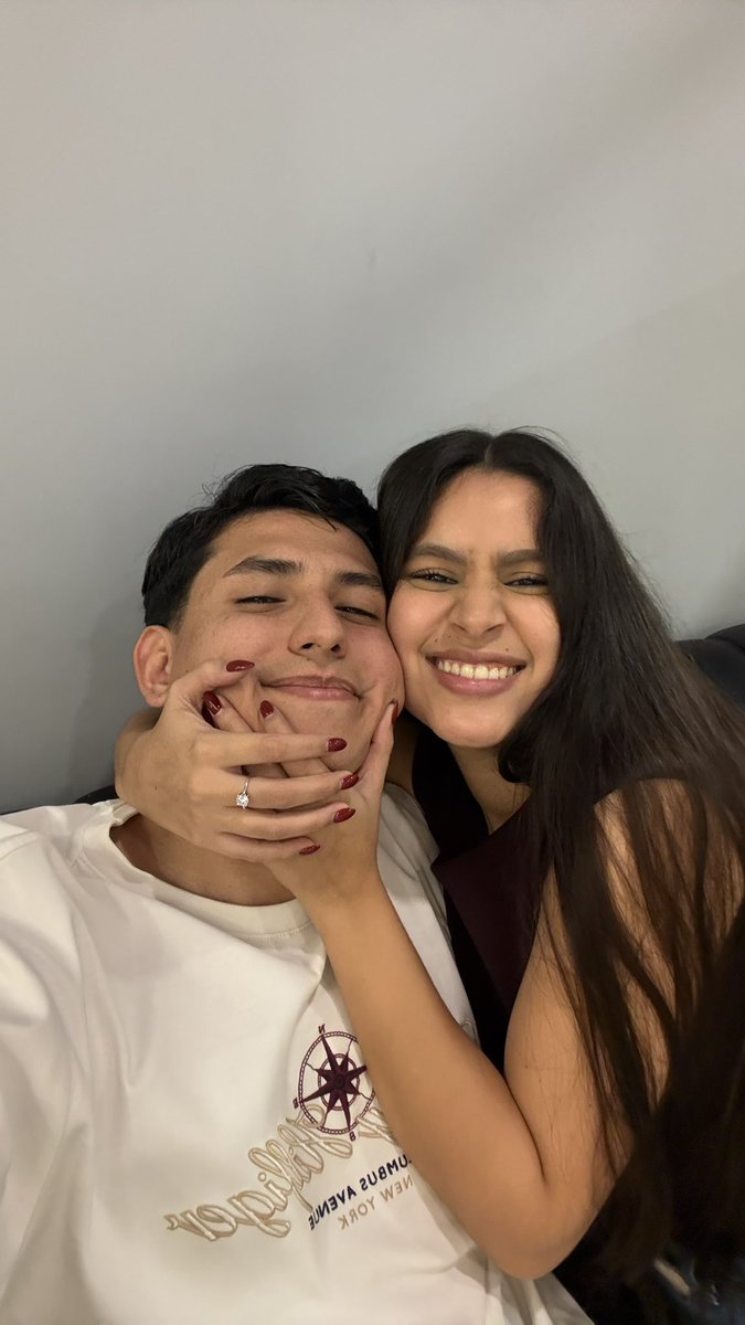 proa_sofia's tweet image. Tú alma con la mía, los dos juntos vibrando ☄️✨🫶🏼