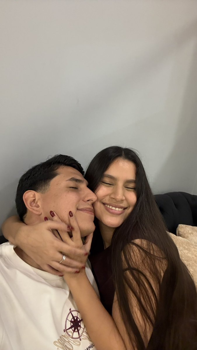 proa_sofia's tweet image. Tú alma con la mía, los dos juntos vibrando ☄️✨🫶🏼