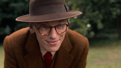 daanhernandez's tweet photo. ¡Final de Stranger Things! 👏🏽
Todos hablan de Dustin, Nancy y Steve (merecido), pero ojo 👀 con Jamie Campbell Bower como Henry/001/Vecna. No es solo un villano: tiene trasfondo, dolor y conflicto. Da miedo por su historia… y ahí es donde él se luce. 🕷️

#StrangerThings5 #Vecna https://t.co/gtvhoOoq9g