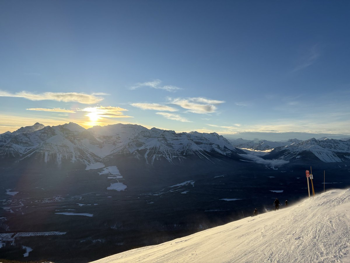 Happy new year!

Ciggy butt 2025 is done… <a href="/joemama48072123/">joemonday</a> with $SLV 1st <a href="/Sanctuary_Bio/">WC</a> with $XBI 2nd

SLV +140.59%👑 
XBI +31.6%

Wishing you all a prosperous 2026! This was the sunset at Lake Louise Summit New Year’s Eve!