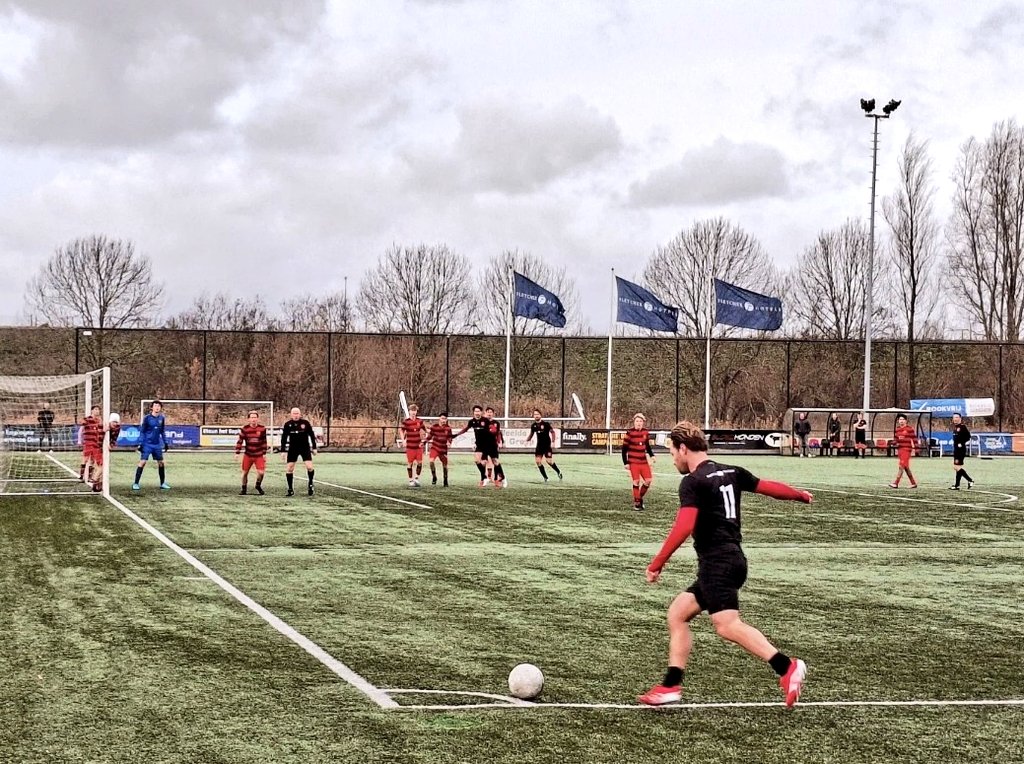 ⚽️ Jong VOC - Oud-VOC
🏟 Sportpark Hazelaarweg
📅 1-1-2026
🗒 De 'kleine-ogen-wedstrijd' op Nieuwjaarsdag. Aspirientje in en voetballen.
#groundhopping #voc #rotterdam