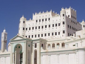نتمنى ان تكون عاصمة اليمن القادمه هي حضرموت ونفتك من  تسلط وحكم الزيود والعفافيش  والاخونجيه سيؤون 

الحكم يكون من قصر سيئون