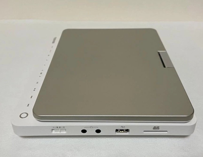 ♡⭕TOSHIBA REGZA SD-BP900S⭕♡ Cute Toshiba Blu-ray portable from Japan, model SD-BP900S. Looks