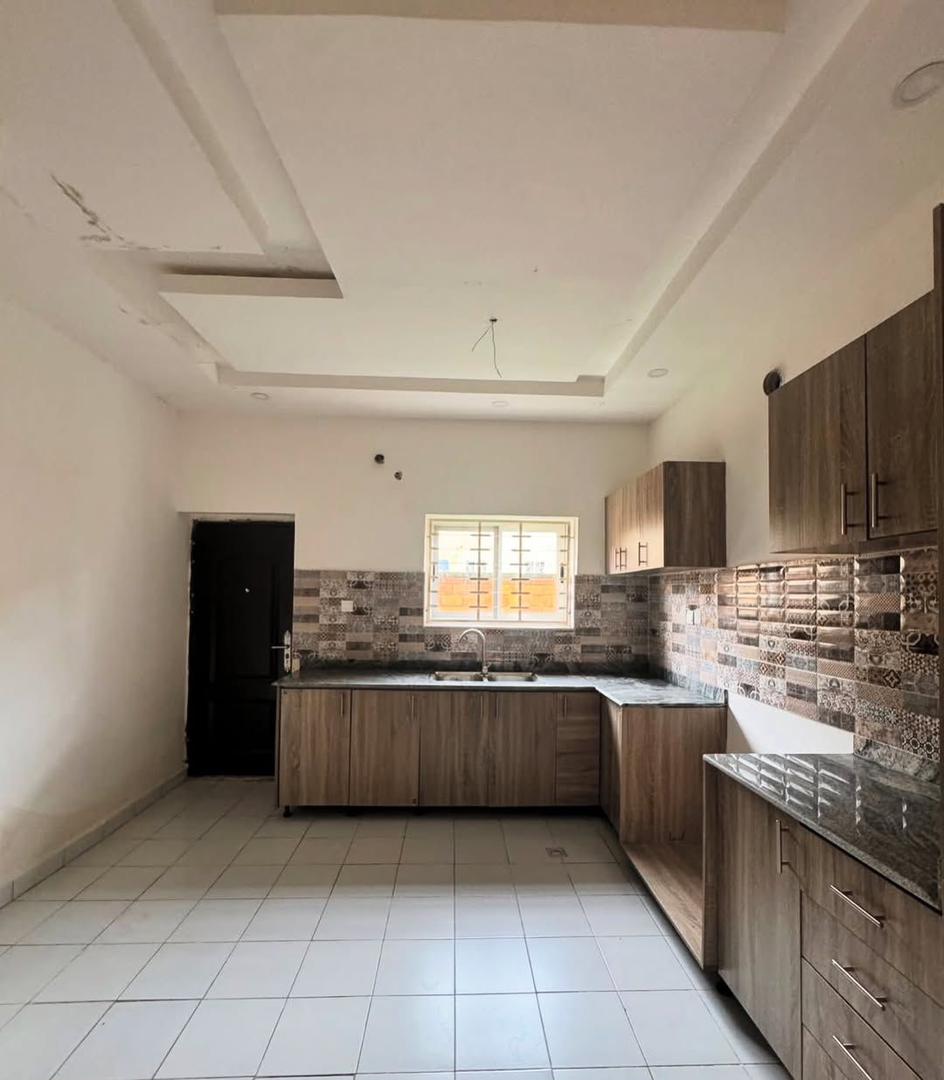 Lokogoma Listing | For Sale‼️
2 Beds | Serviced Estate | Family Friendly Community | ₦95m
This is a well built 2 Bedroom Semi detached and terrace duplex,with a private backyard space, a fitted kitchen and it Boasts 2 Ensuite rooms.Price Guide:95m
Location: Lokogoma, #Abuja