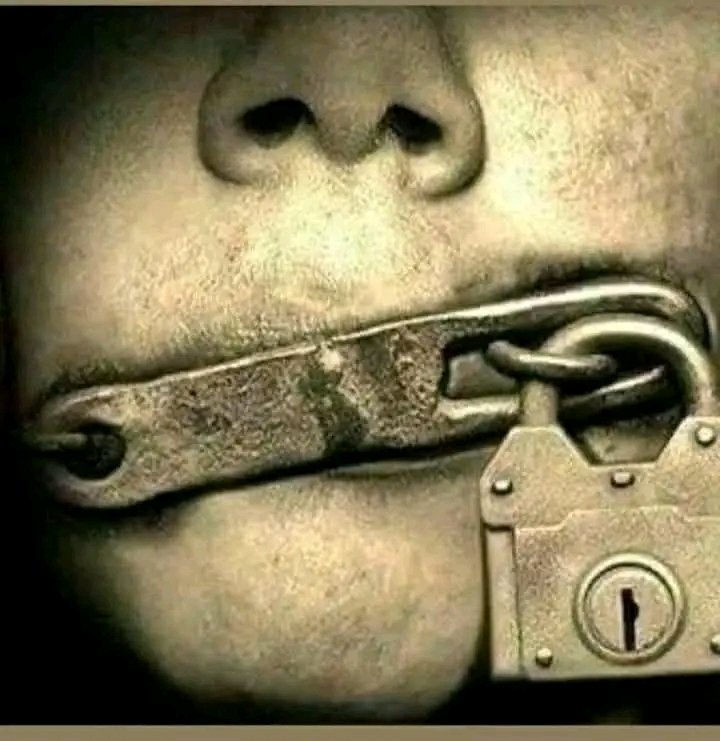 .
- من أسوأ أنواع الإبتلاء،
 أن تبتلى بغليظ الفهـم، محدود الإدراك، يرى نفسـه أفهم خلق الله وهـو أجهلهـم .