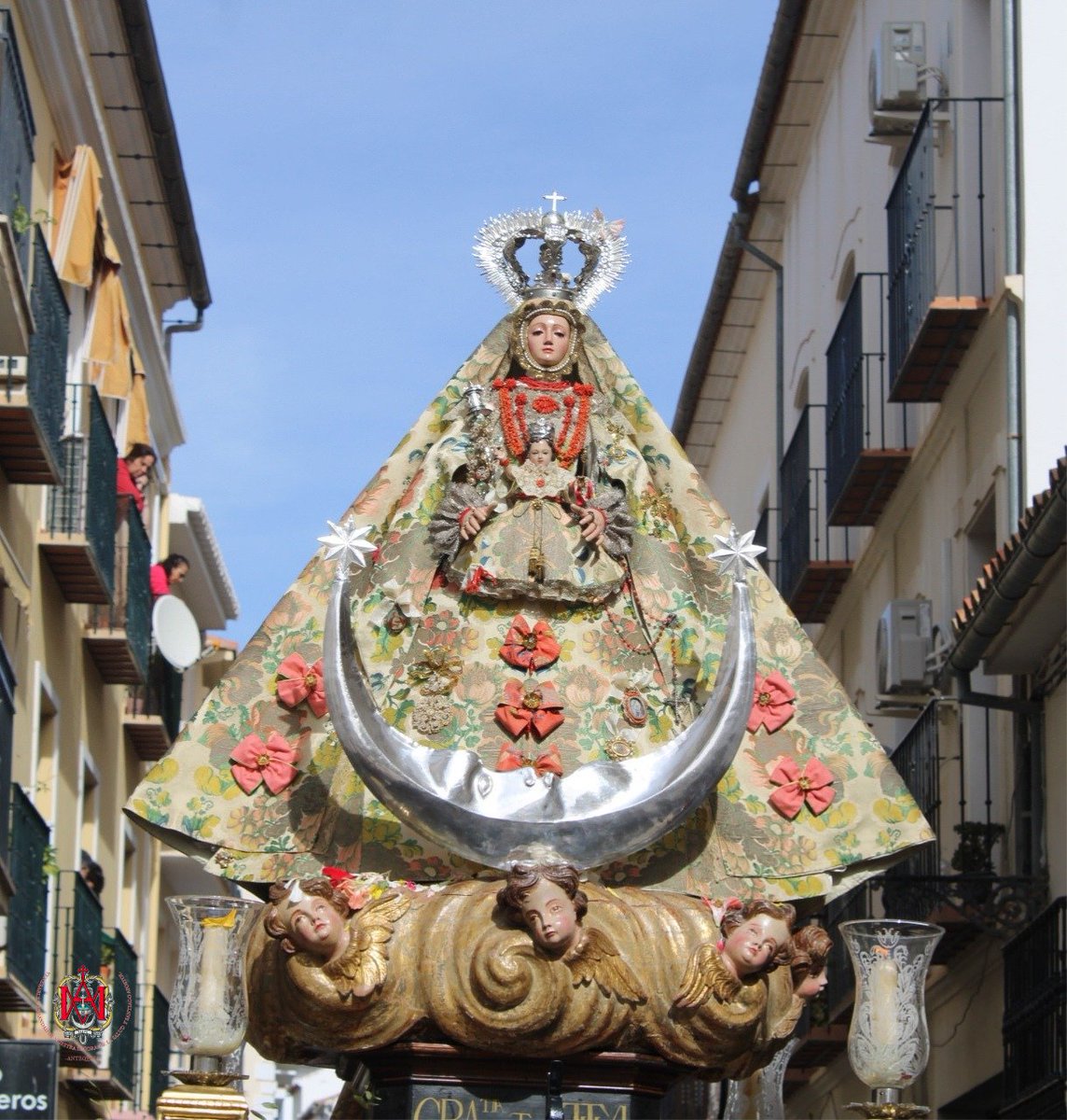 ⚜️SOLEMNIDAD DE  SANTA MARÍA, MADRE DE DIOS

Comenzamos el año poniéndonos bajo la protección de María, Madre de Dios y salud nuestra.
Que su ejemplo de fe, humildad y entrega nos acompañe a lo largo de este nuevo camino que iniciamos.
#SoySalud #SaludAtq #Antequera #cofradiasmlg