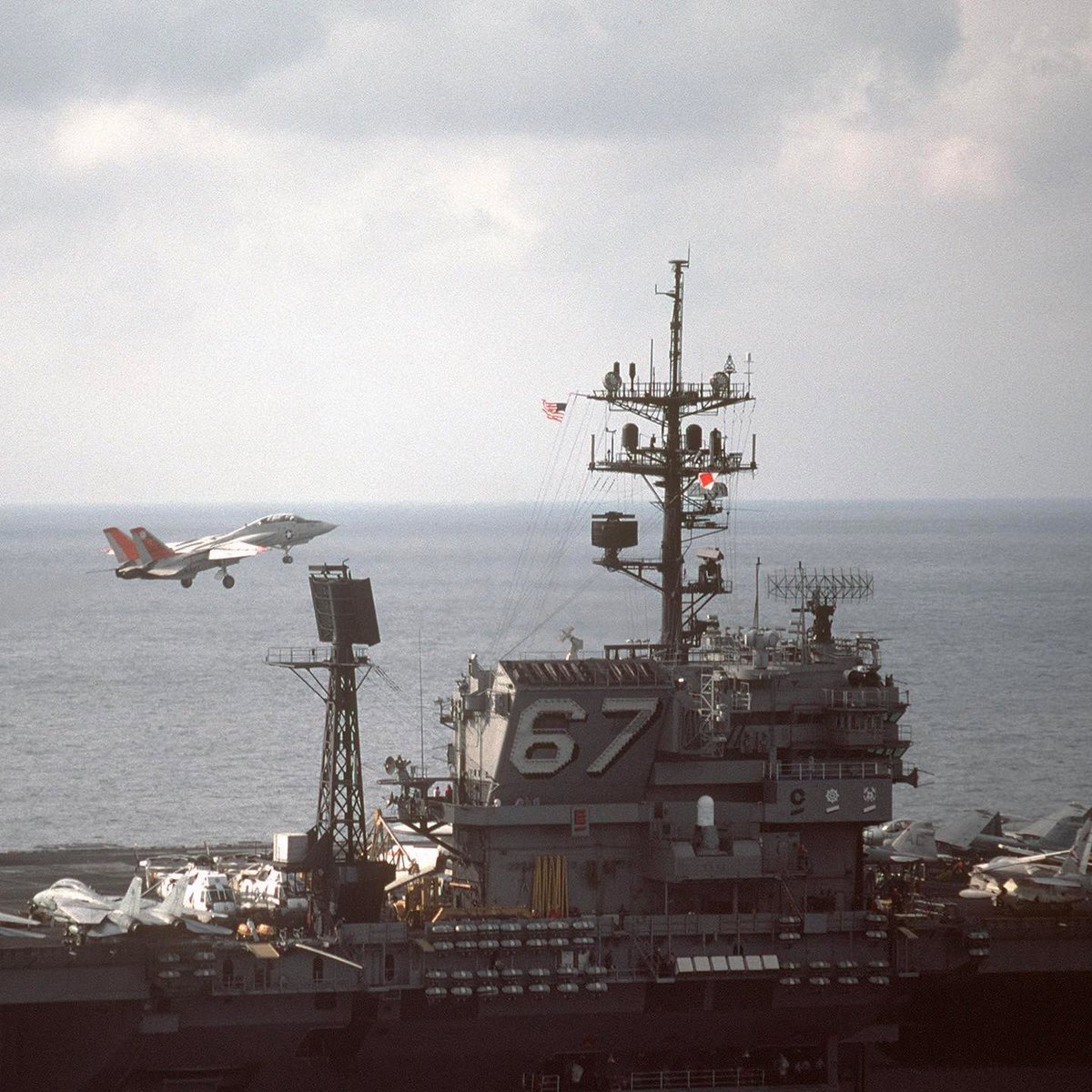 Boneyardsafari's tweet photo. Big John CV-67 had a unique exhaust stack with it being angled outboard. Do you know this affected flight operations? #ussjohnfkennedy #cv67 #boneyardsafari #navalsafari #aviationsafari https://t.co/IDHBhv25Lx