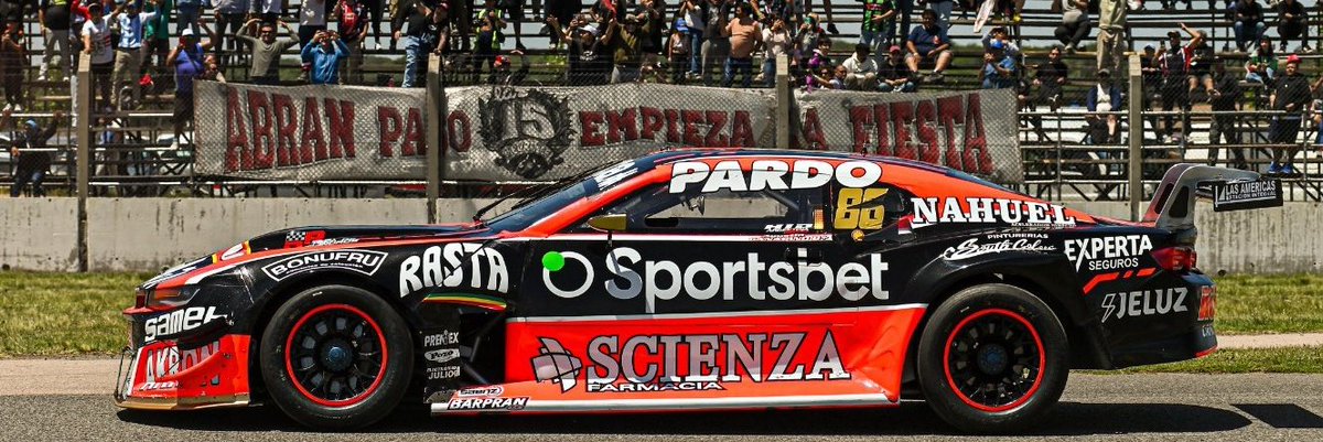 Hierro, fuego y motor,
sangre roja Chevrolet,
Canapino al frente va,
el mejor… el más cruel

No se rinde, no se quiebra,
Chevrolet es su razón,
Canapino va a la guerra,
mandando en el T.C, señor 🎶🎵

No se olviden de papá 😉