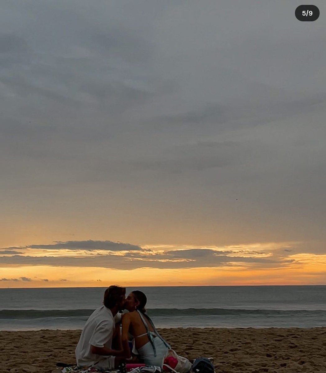 vaidesmaiar's tweet image. Parece que Matheus pediu Maria em namoro no por do sol