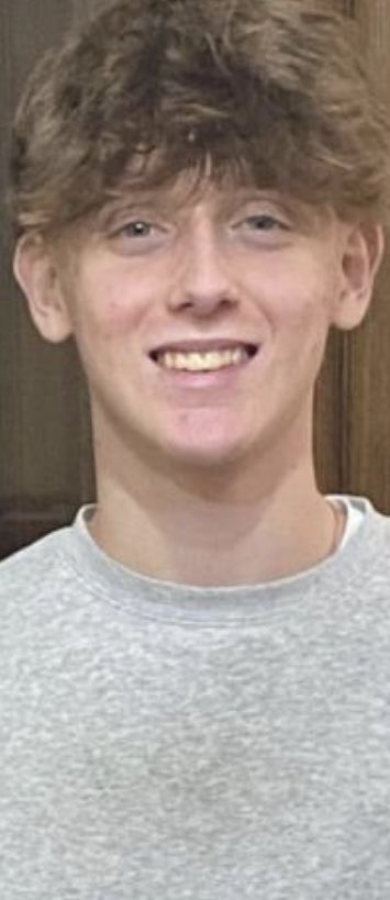 Giovanni Tamburi, 16 anni, di Bologna, risulta disperso nel rogo di Crans-Montana.
La mamma lancia un appello straziante: “Aiutatemi a ritrovare mio figlio”.
Condividiamo, diffondiamo, non voltiamoci dall’altra parte.
Aiutiamo questa madre. 💔