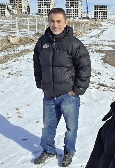 hewruewr's tweet photo. şıklıktan öldüğümü sandığım günlerde benim giyiniş https://t.co/mwFV16cipm