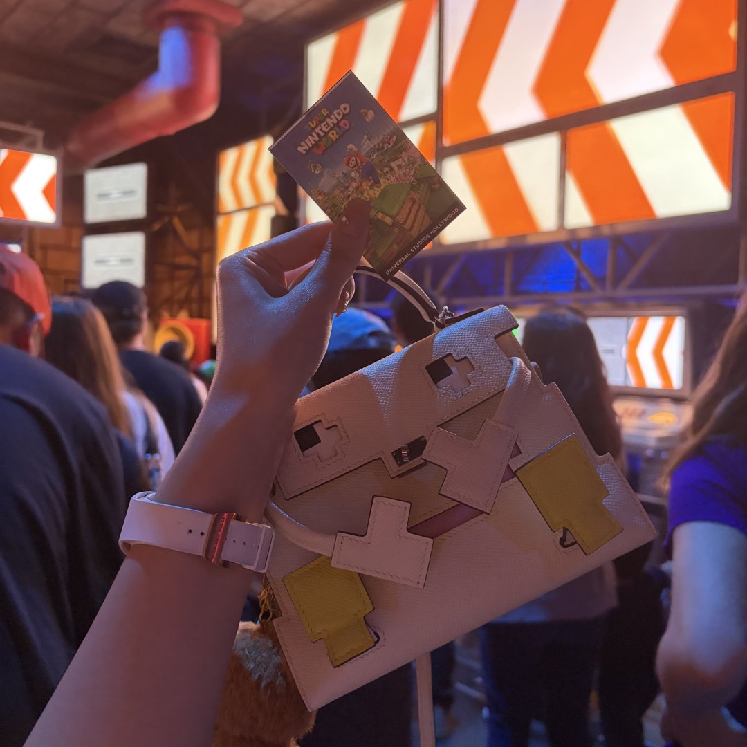 Alessankele's tweet image. Sunset, aurora, Disney, Universal Studios
Beach, palm trees, Hollywood
Don't waste this ticket to life, go somewhere else to see the fireworks of the world.
#Sunset #Aurora #Disney