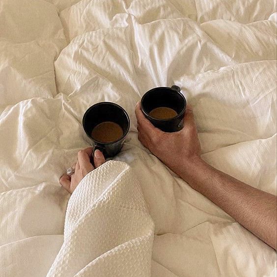 а если нормально, то эта кошка заставляет меня вставать каждый день и жить.