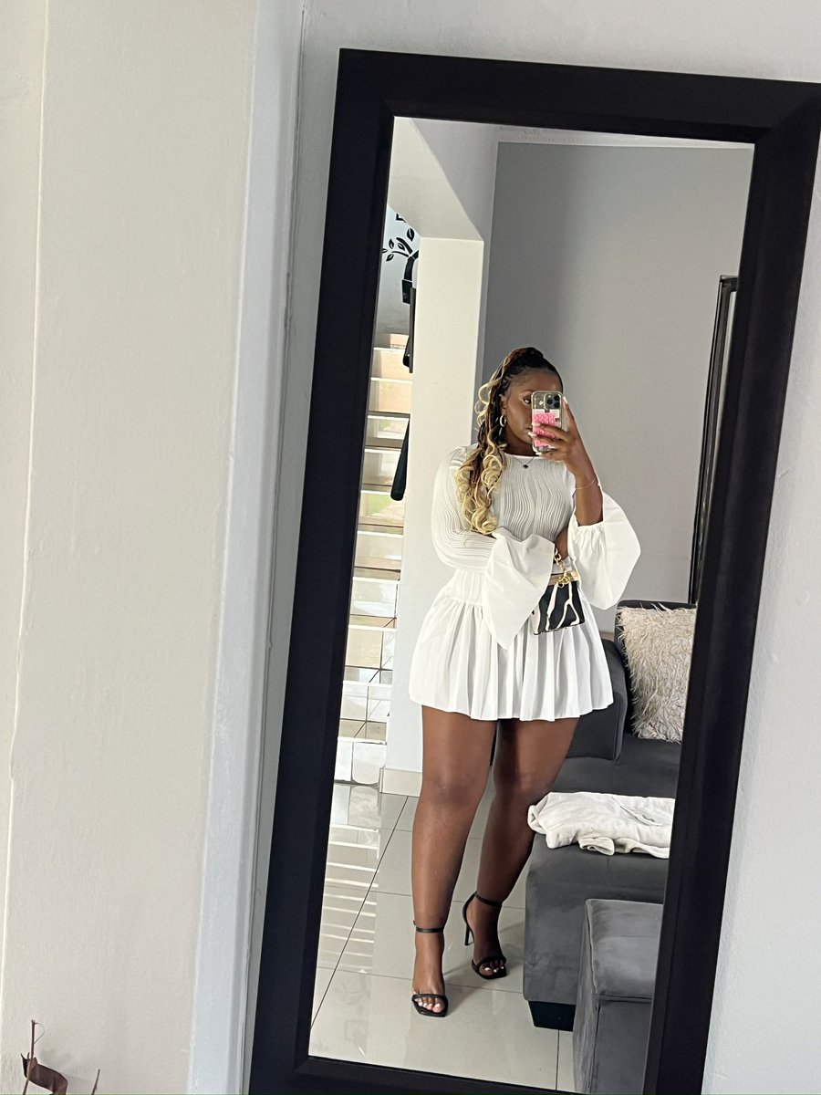 B0ngiii's tweet image. Me at 22 vs me 33

🤍🫰🏽